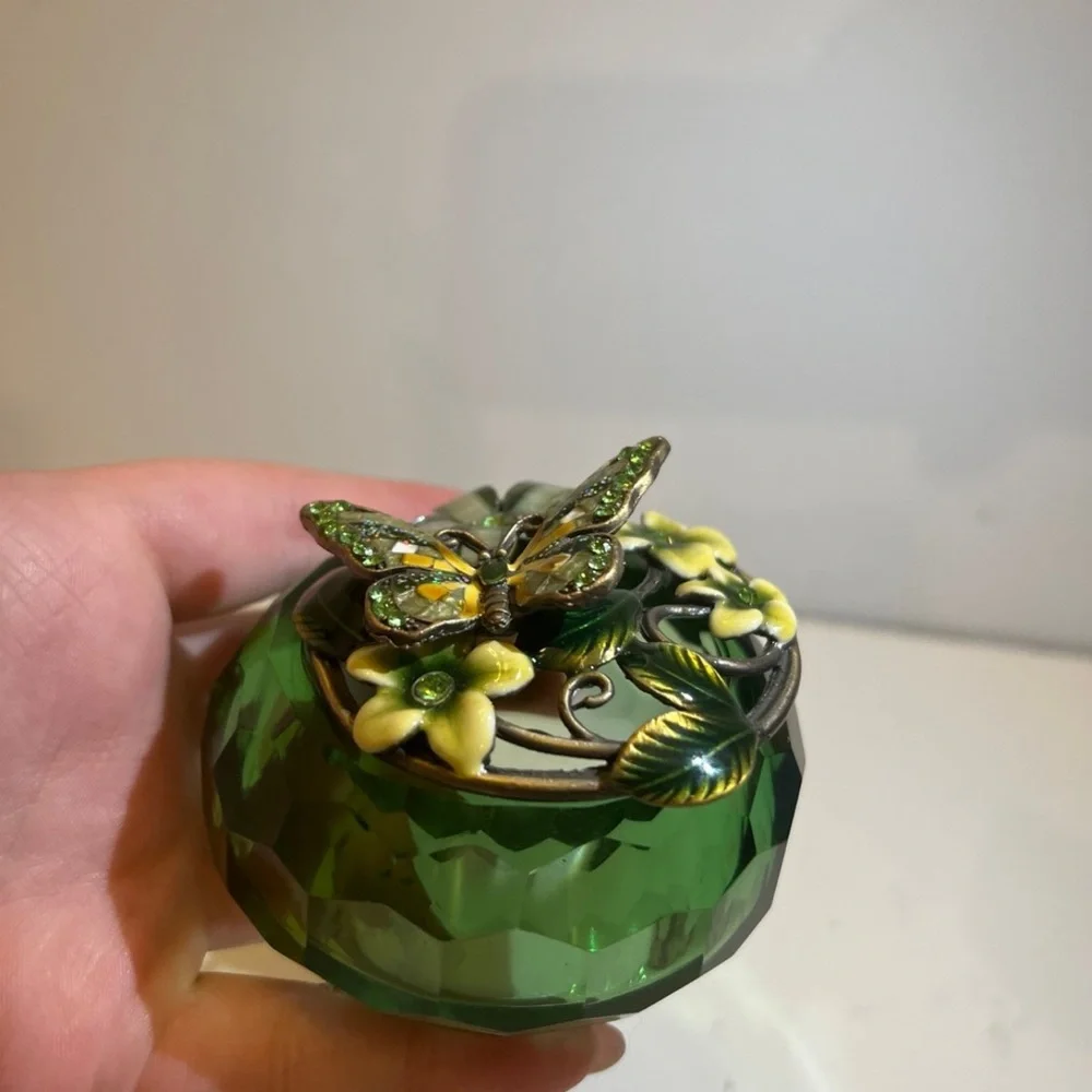 Flower/ butterfly green jewelry trinket